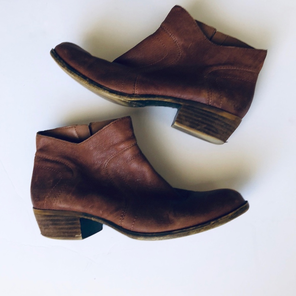 5/$20 Lucky brand brown leather booties ankle boots
